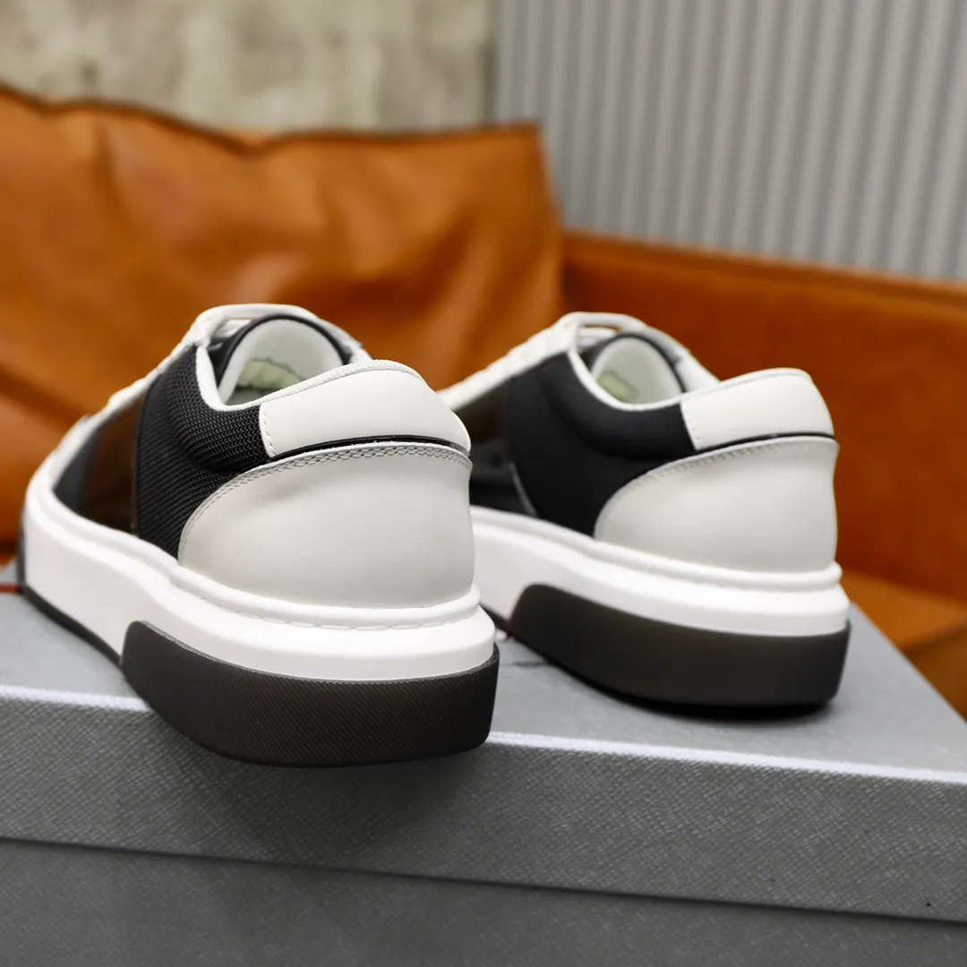 Ex-factory price: 680💰Top original order Brand: PRADA (Prada) Standard code: Men's size 38/44 (45 can be customized) Grade: Same as the official website Material: Original cowhide stitched with imported cloth, cowhide lining, original combination of two-color wear-resistant soft outsole Style category: casual sports version, young fashion, European and American trend, British style Color: actual picture color